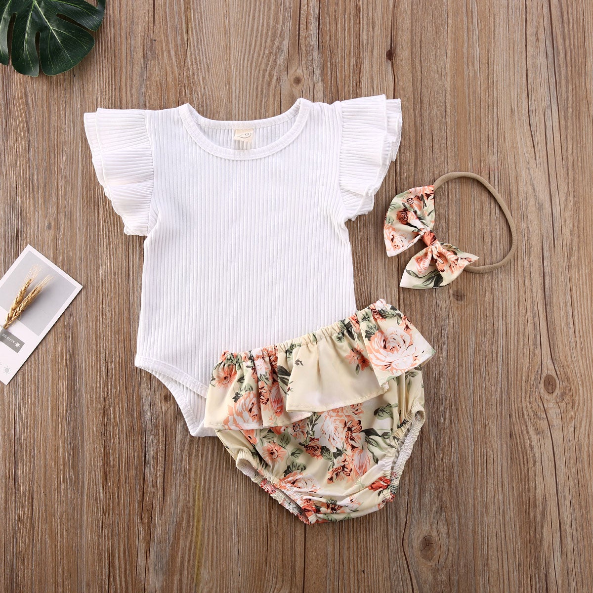 Riflet, ribbestrikket, blomstret shortssett