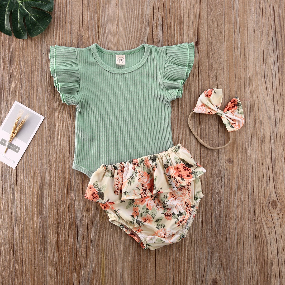 Riflet, ribbestrikket, blomstret shortssett